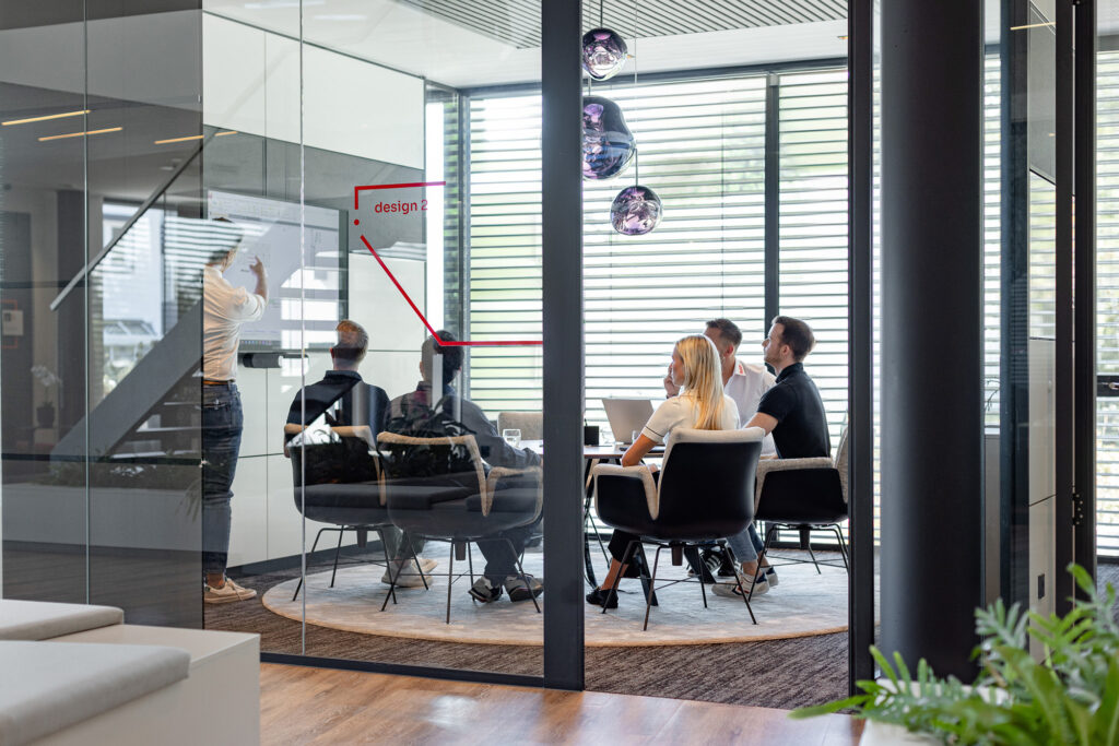 Stellen und wichtige Funktionen schnell und professionell besetzen, weil Sie ein attraktiver Arbeitgeber sind? Mit professionellen Fotos für Ihre Außendarstellung und der Zustimmung Ihrer Mitarbeiter setzen Sie dem Fachkräftemangel ein Ende. Dabei spielen Ihre Personalabteilungen und Marketingteams eine Rolle.
